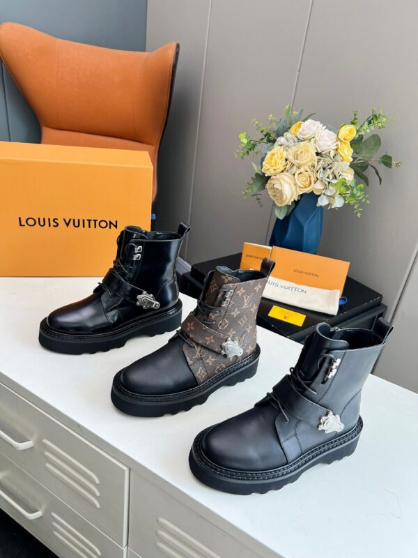 LV WOMEN’S BOOTS - Image 11