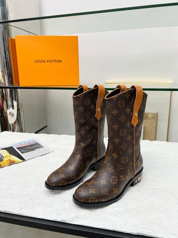 LV WOMEN’S BOOTS - Image 2