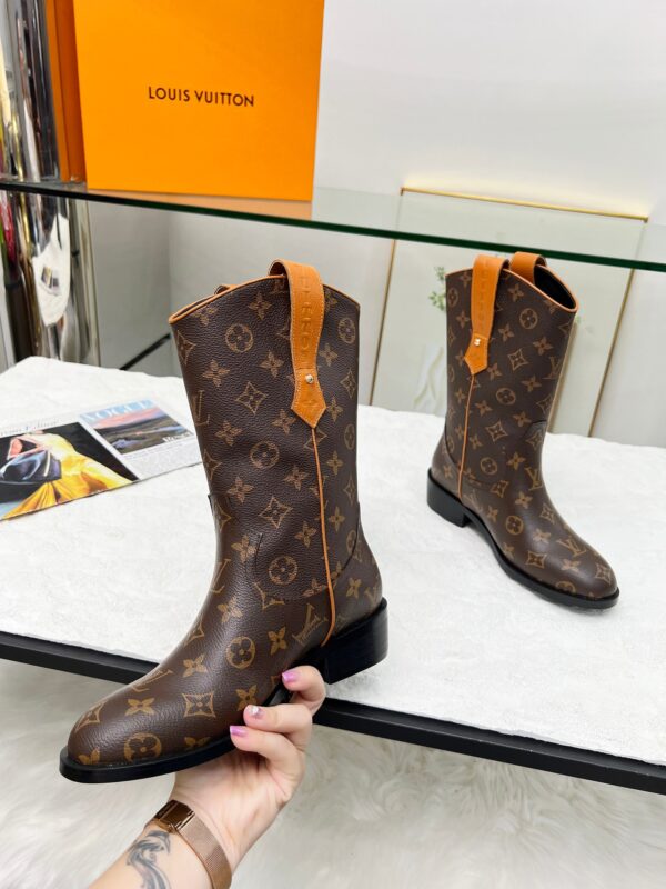 LV WOMEN’S BOOTS - Image 3