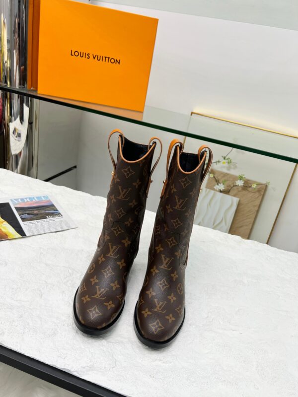 LV WOMEN’S BOOTS - Image 5