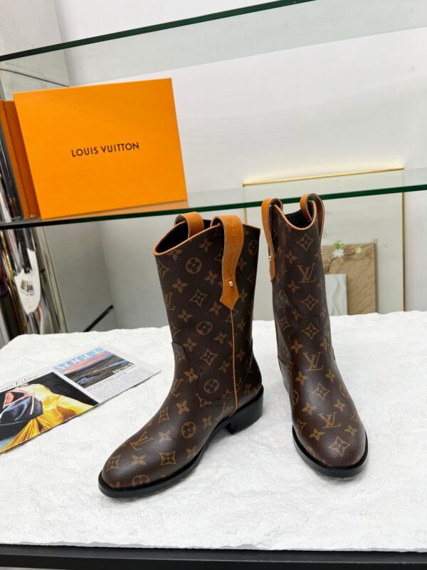 LV WOMEN’S BOOTS - Image 6