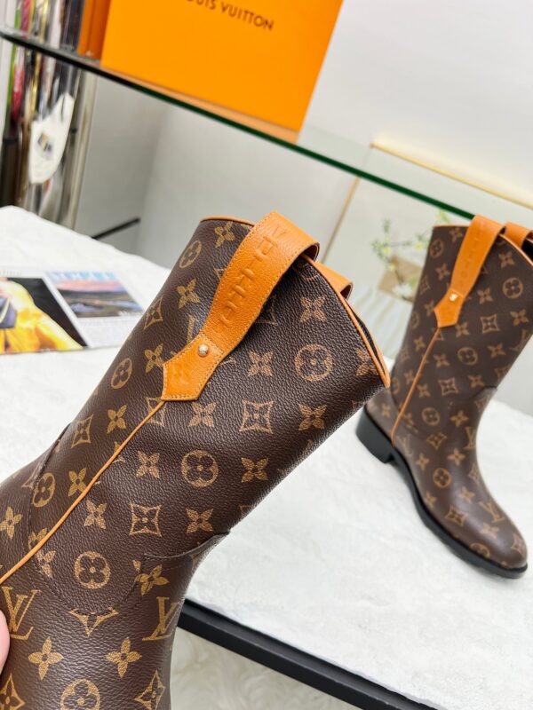 LV WOMEN’S BOOTS - Image 7