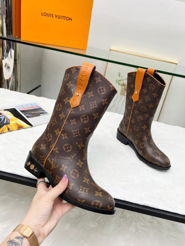 LV WOMEN’S BOOTS - Image 8