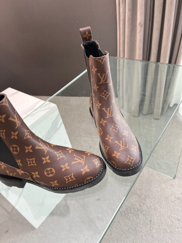LV WOMEN’S BOOTS - Image 8