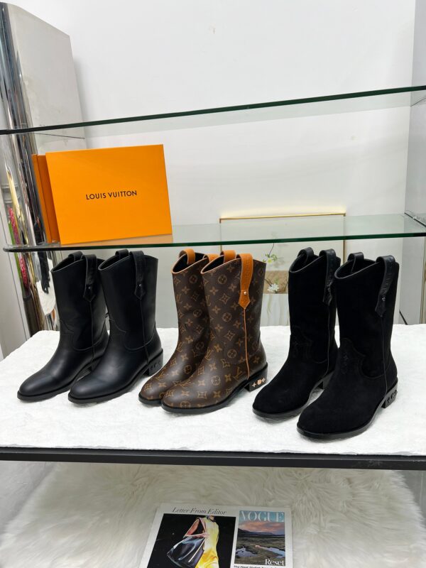 LV WOMEN’S BOOTS - Image 10