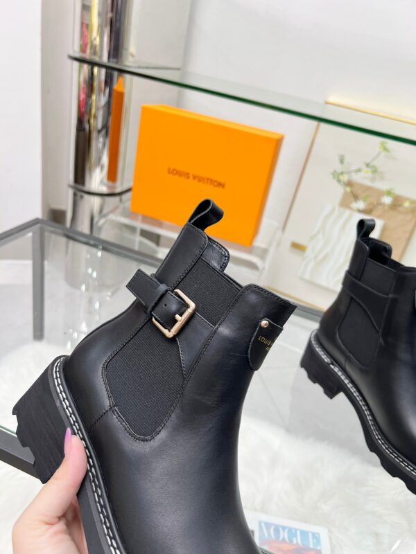 LV WOMEN’S BOOTS - Image 6