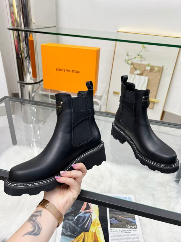 LV WOMEN’S BOOTS - Image 7
