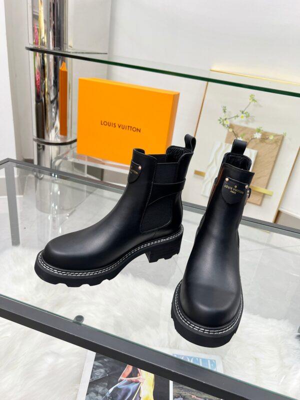 LV WOMEN’S BOOTS - Image 8