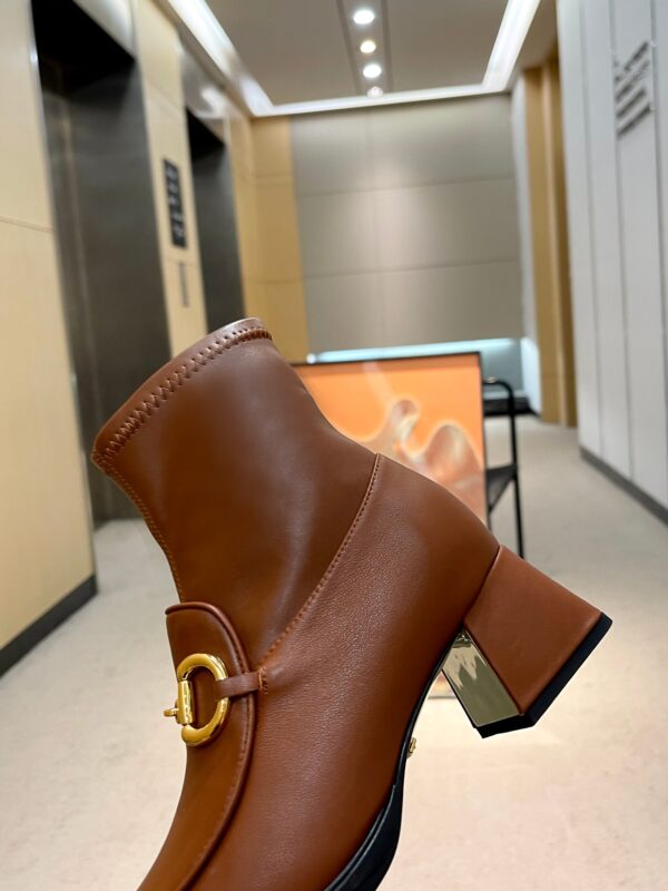 GUCCI WOMEN’S BOOTS - Image 8