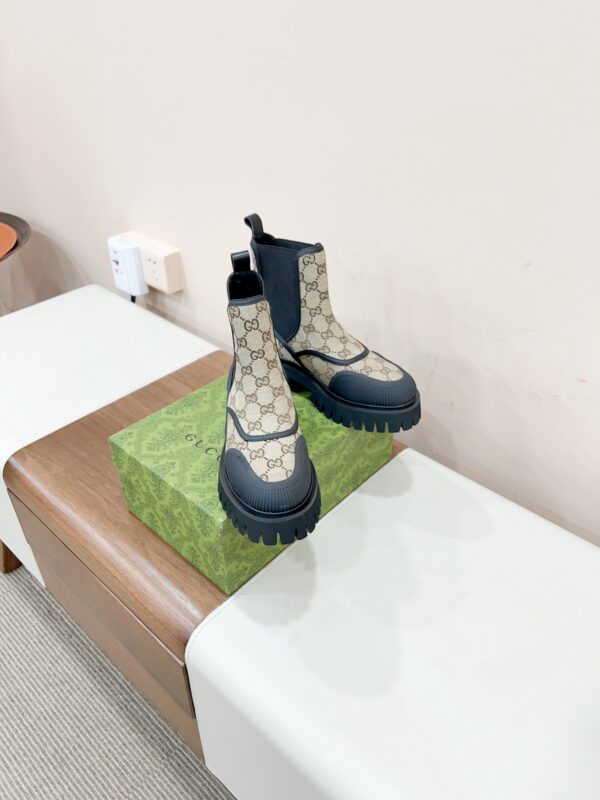 GUCCI WOMEN’S BOOTS - Image 10