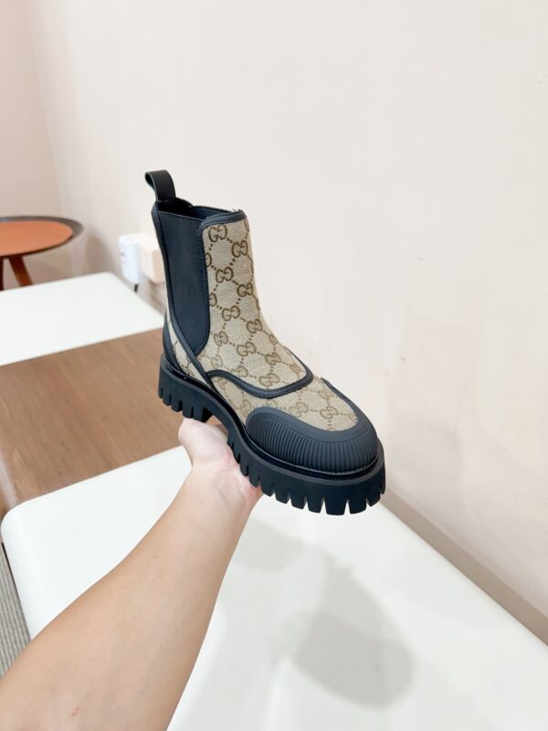 GUCCI WOMEN’S BOOTS - Image 6