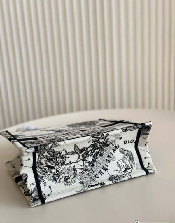CD LARGE DOR BOOK TOTE DOR ZODIAC EMBROIDERY - Image 3
