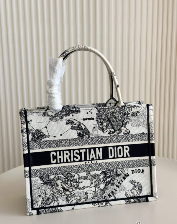 CD LARGE DOR BOOK TOTE DOR ZODIAC EMBROIDERY - Image 6