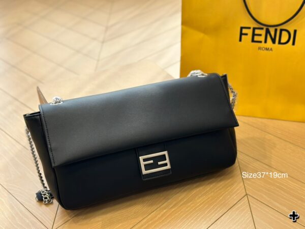 BLACK LEATHER BAGUETTE BAG - Image 2