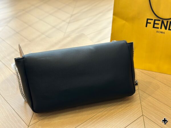 BLACK LEATHER BAGUETTE BAG - Image 4