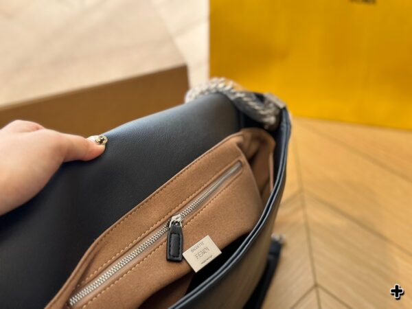 BLACK LEATHER BAGUETTE BAG - Image 8