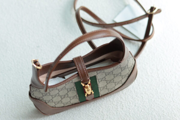 GUCCI MINI HOBO BAG IN GG SUPREME CANVAS - Image 4