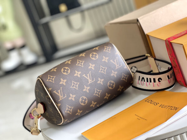LOUIS VUITTON MONOGRAM SPEEDY 20 BAG - Image 4