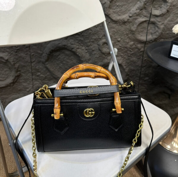 GUCCI DIANA SMALL SHOULDER BAG BLACK 25CM ‎ - Image 2