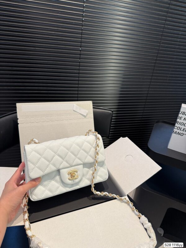 CHANEL CLASSIC QUILTED CAVIAR FLAP BAG - Image 4