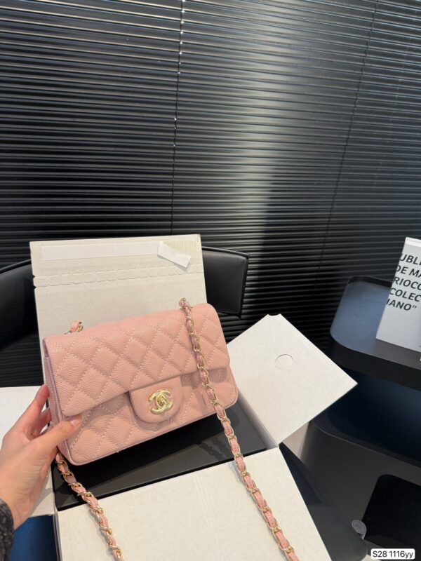 CHANEL CLASSIC QUILTED CAVIAR FLAP BAG - Image 5