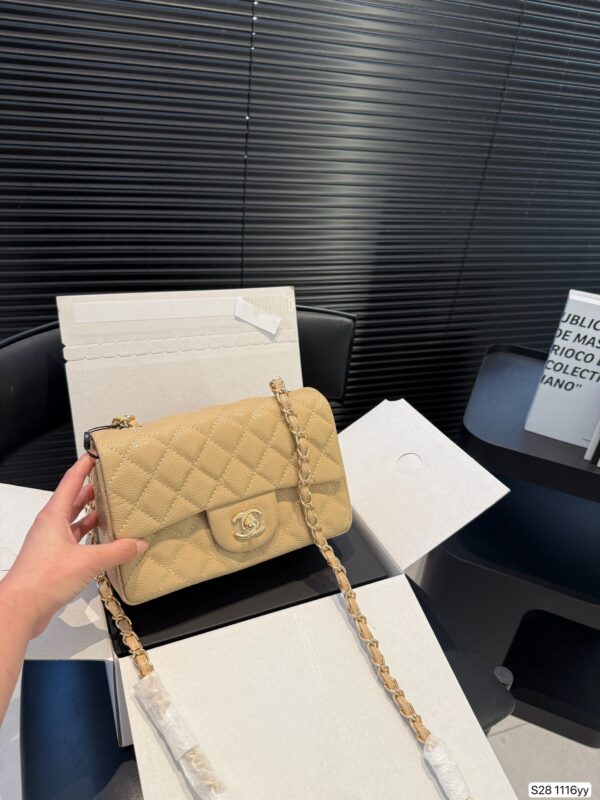 CHANEL CLASSIC QUILTED CAVIAR FLAP BAG - Image 6